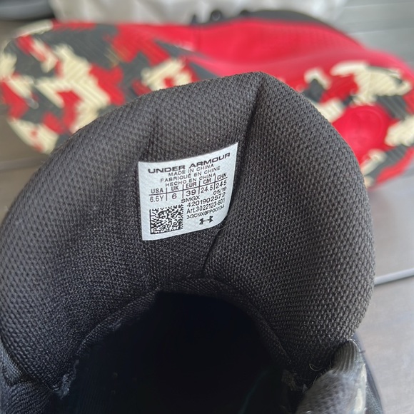 Red high top underarmour shoes - Picture 4 of 5